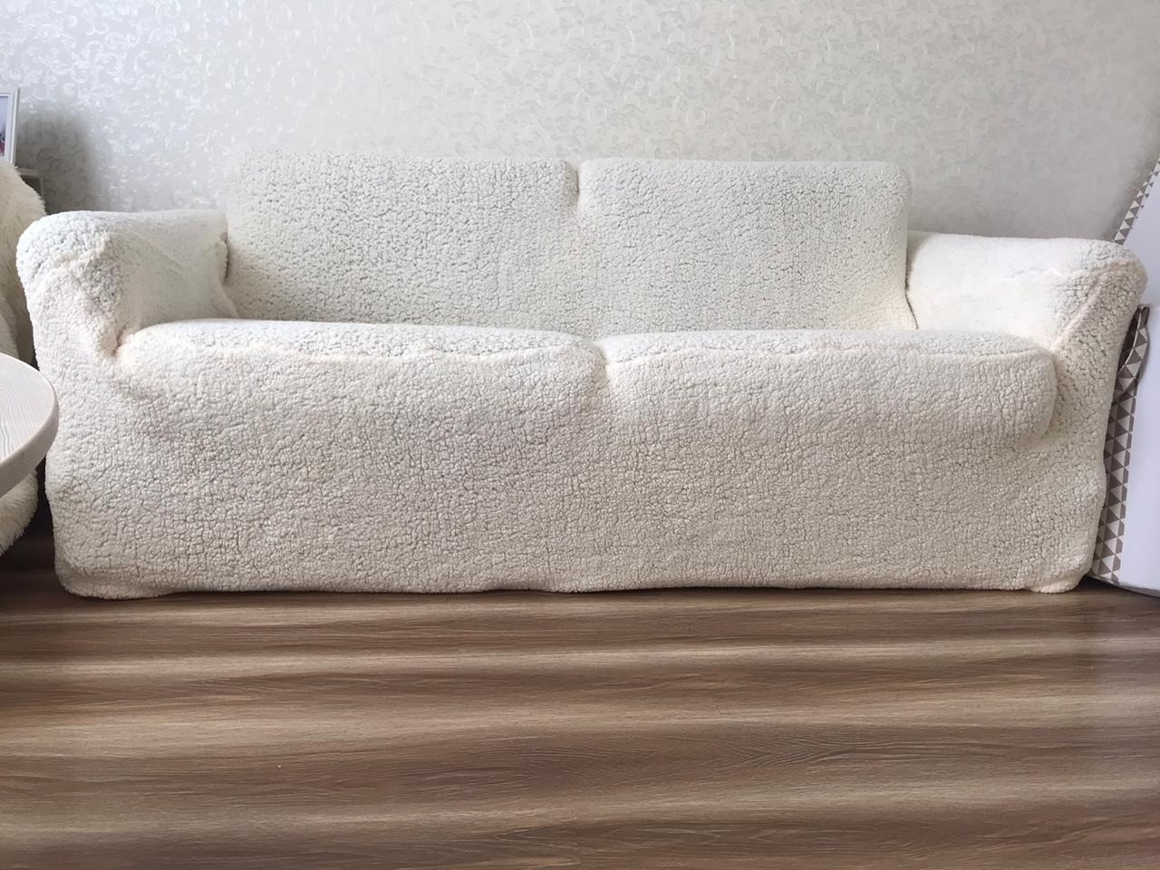 белая меховая накидка на диван