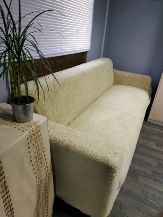 Чехол на трёхместный диван плюшевый Venera, цвет светло-бежевый фото 7
